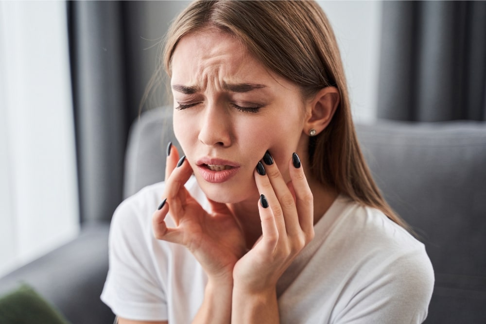 woman with dental pain